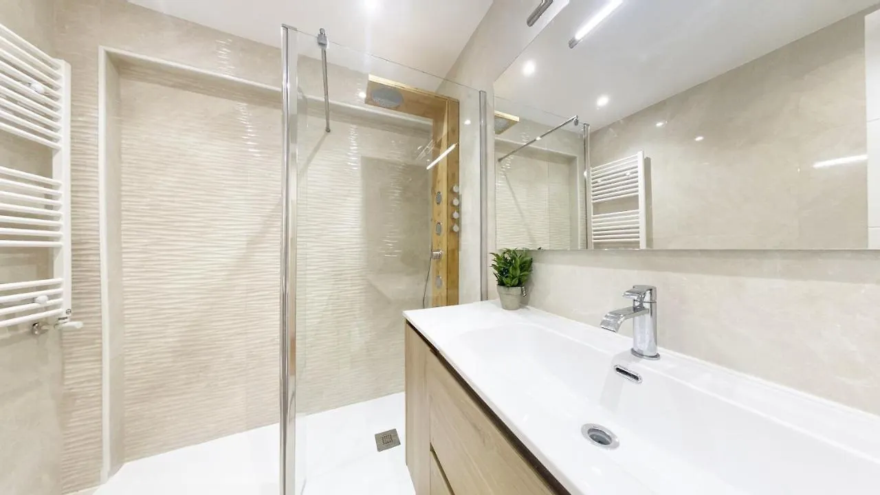 Bahia Luxurious Apartment, 3 Double Rooms, Free Parking, Terrace, Brand New 산세바스티안 아파트