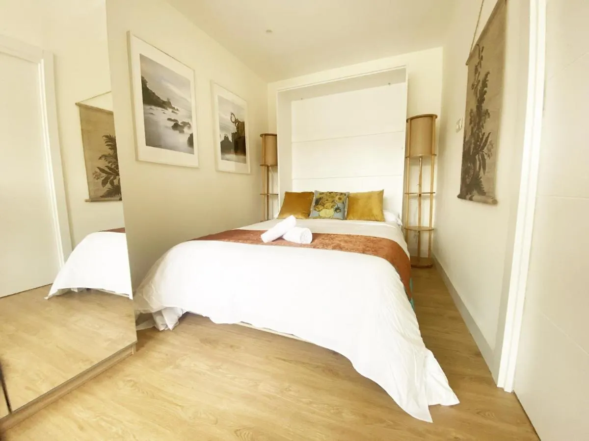 Bahia Luxurious Apartment, 3 Double Rooms, Free Parking, Terrace, Brand New 산세바스티안 0*,  스페인