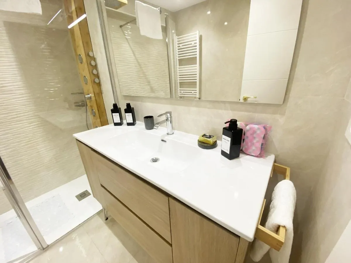 Bahia Luxurious Apartment, 3 Double Rooms, Free Parking, Terrace, Brand New 산세바스티안