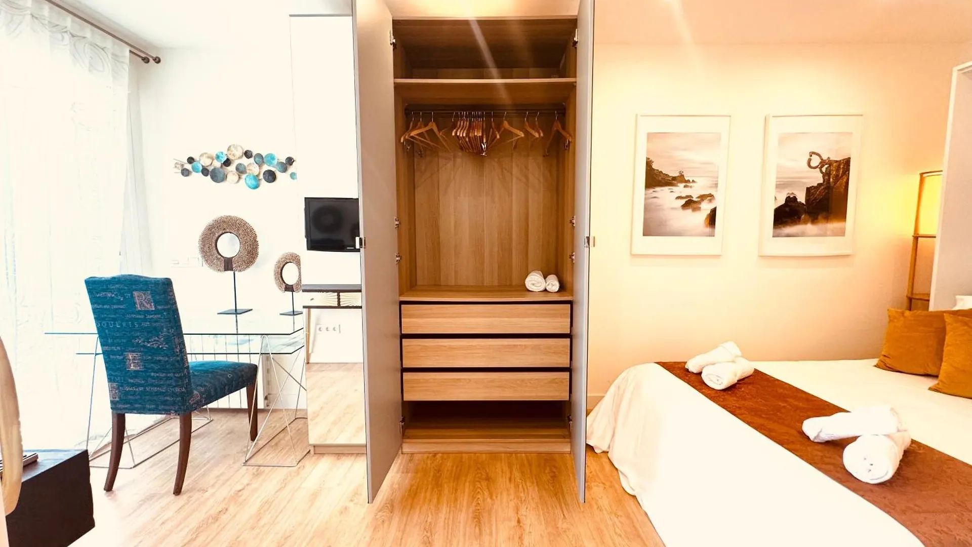 Bahia Luxurious Apartment, 3 Double Rooms, Free Parking, Terrace, Brand New 산세바스티안 0*,  스페인